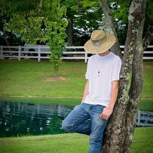 Meet your Posher, Avery